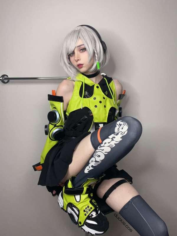 duckie%20cosplays main image