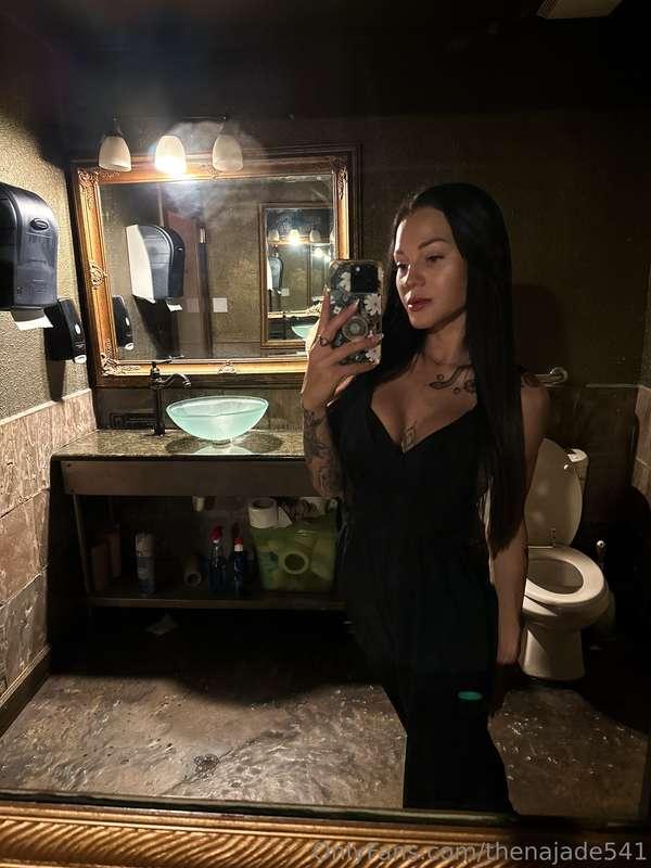 Slaying in black from head to toe.🖤