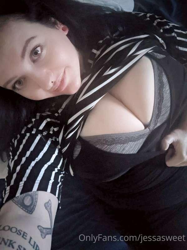 Hi guys

Sorry I've been away, the babies don't sleep which ..