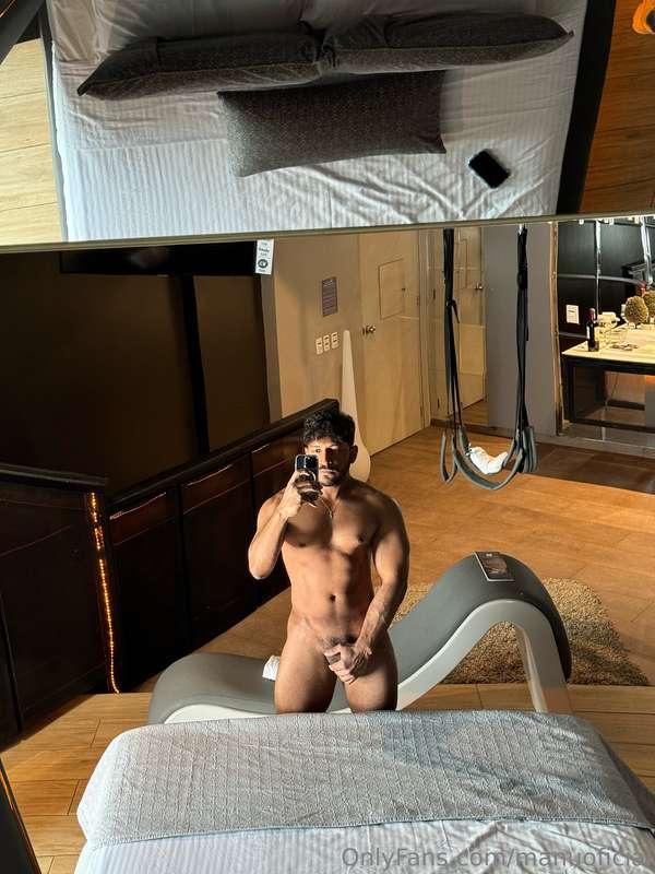 Vienes y te tragas lo que esconde mi mano? ✋🏽🤤🍆