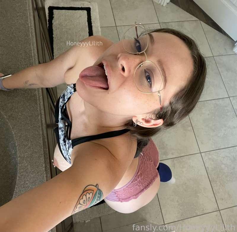 honeyyylilith image #1