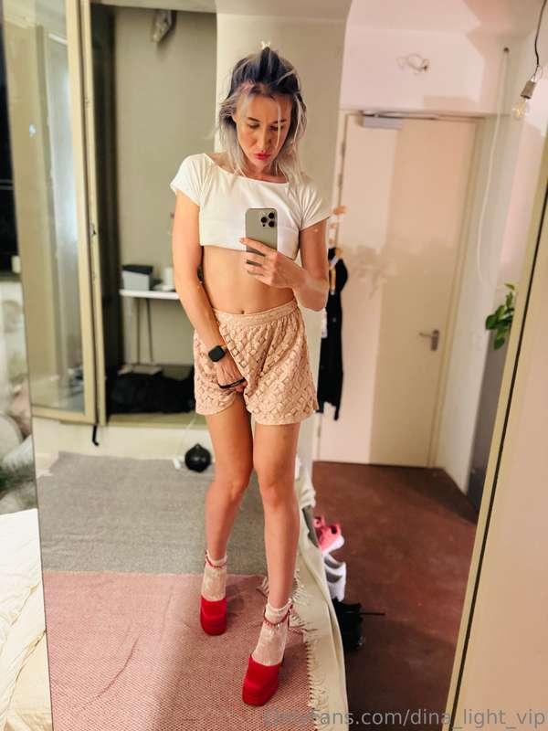 Mirror check: feeling good, looking even better ✨