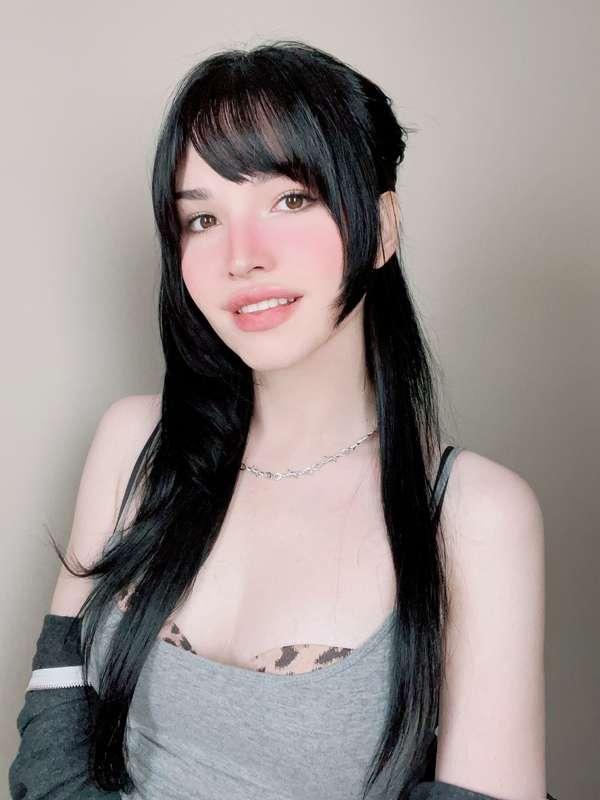 I love knowing you’re rock hard just from my selfie 💋