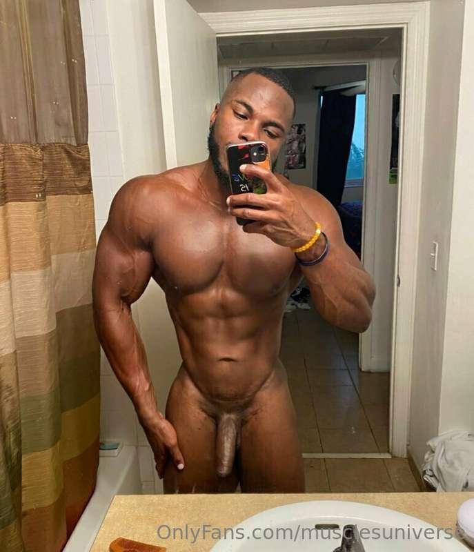 Hot bodybuilder @kvng_alpha uses all his muscles to fuck har..