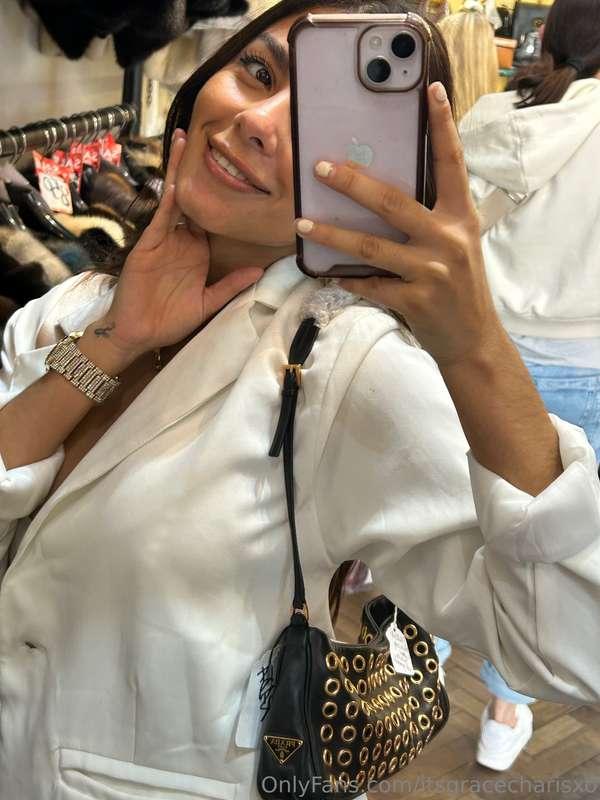 Smile more, worry less😍