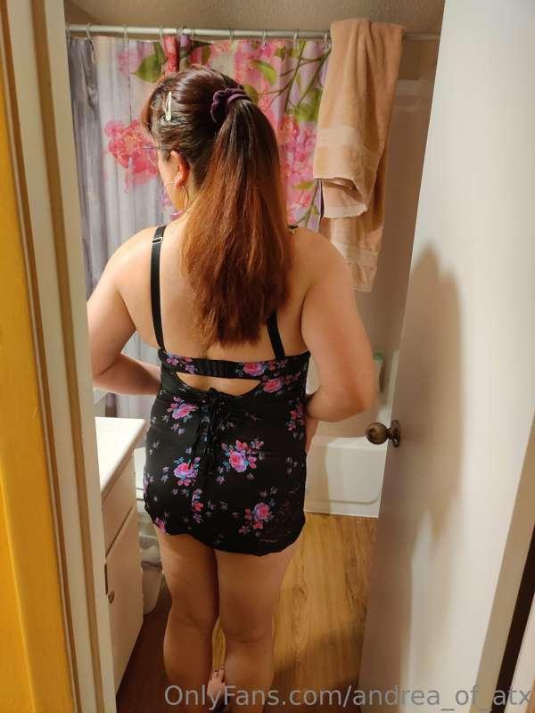 A couple pics from a night out a few days ago. A new video w..