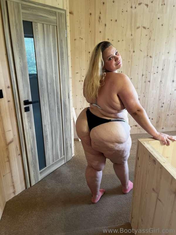 bootyassgirl image #0