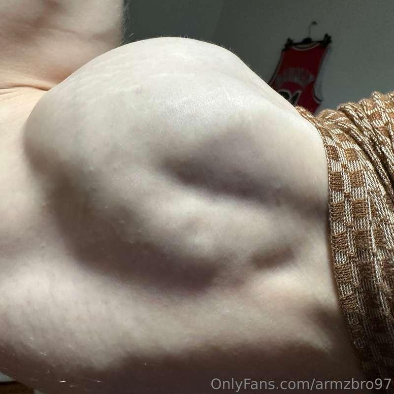 OH MY HUGE BICEP COLLECTION! 🤯🤯🤯