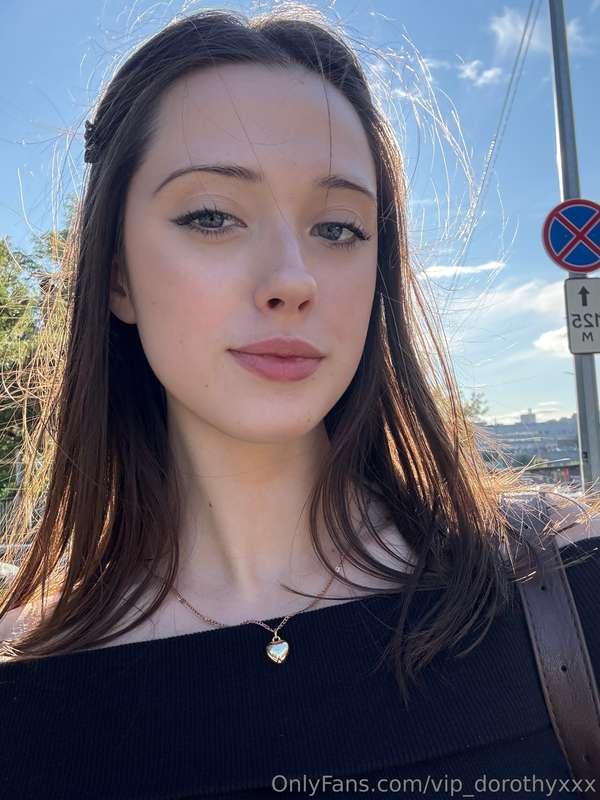 A kiss or a slap?👀Which would you choose?Write your answer i..