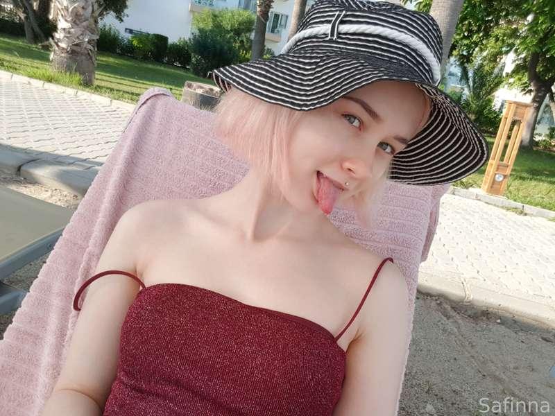 🌸 Flower girl 🌸


𓆩♡𓆪 #outdoor #teen #cute #fyp #selfie #sfw #petite #smalltits #tongue 𓆩♡𓆪