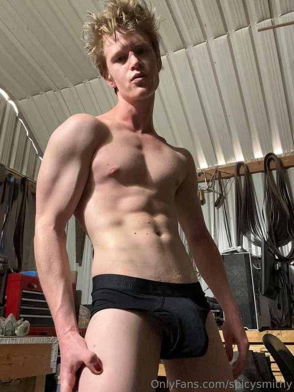 Takin’ some exxxtra spicy nature pics for my auto renew hott..