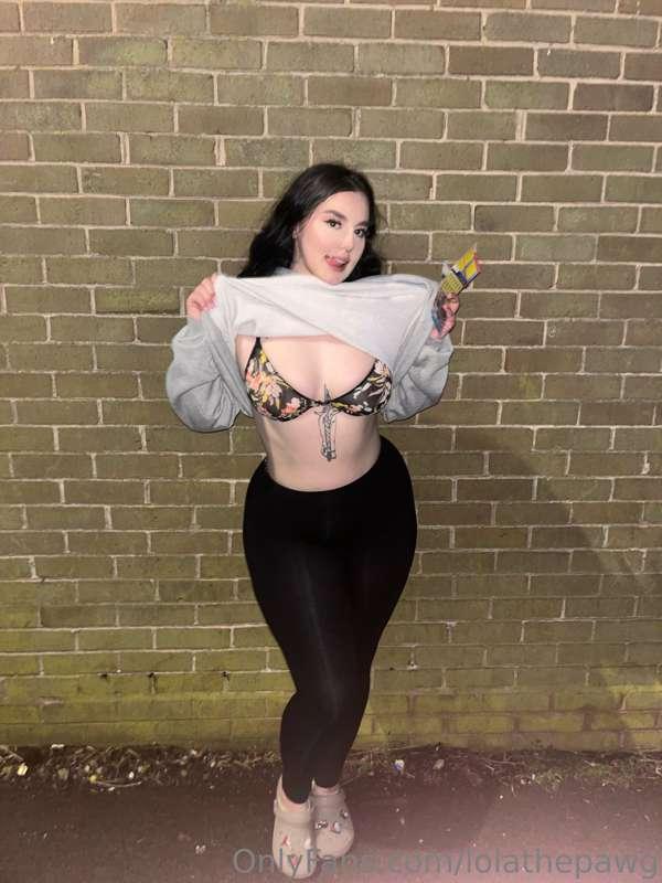‘One sec, will you take a pic of me?’ 

Would you like to ta..