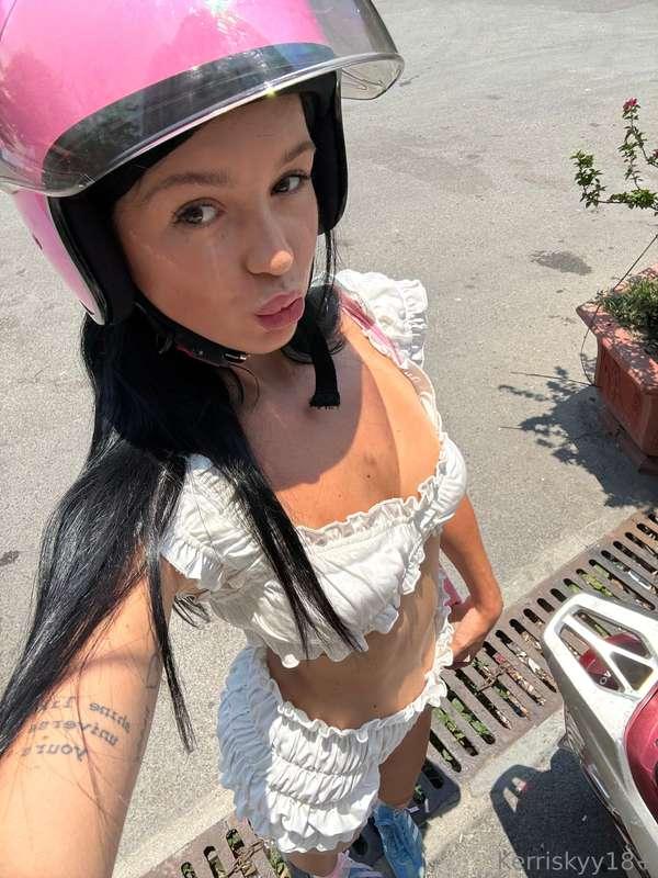 This helmet makes me look like a cartoon character 🐣But some..