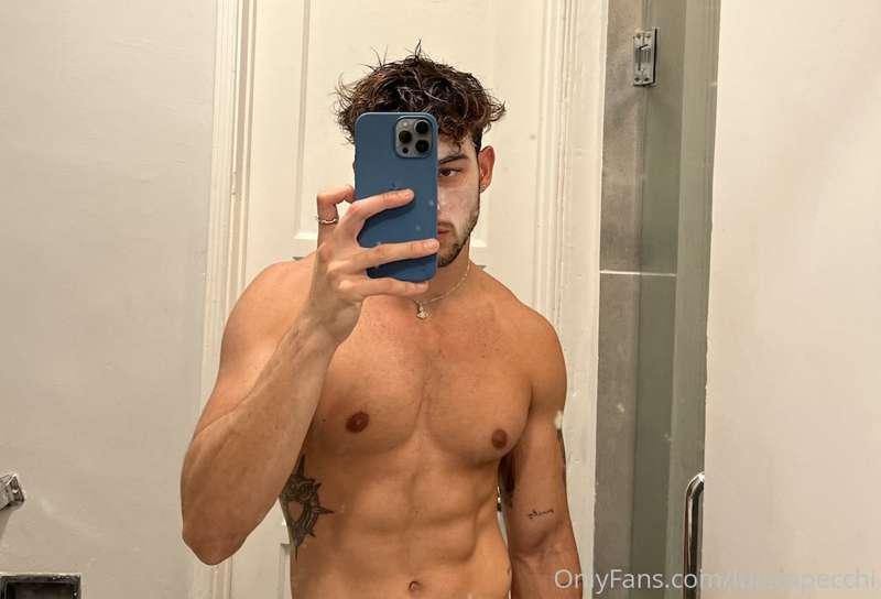 Face mask on. Calvins off. 👀 thought you guys deserved some ..