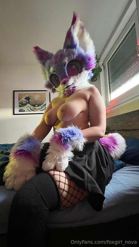 Look at my new tail! It's so cute 😌💜