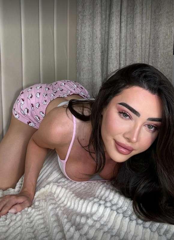 Just curious, baby... How was your day? Wanna make it extra ..