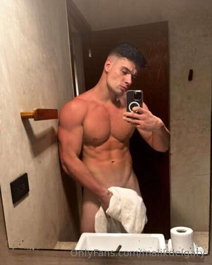 Wish the towel was you 😈😈