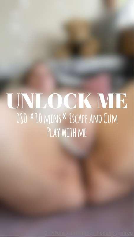 **IT'S THE HOLIDAYS & I'M SO HORNY** 🤭 *I can't resist playi..