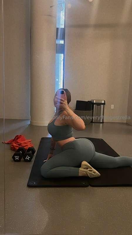 Stretch me out 👅