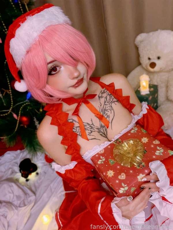 would i be your favorite gift if you found me under your tree? &lt;3

☆ #kawaii #scene #gfe #goth #pale #gothgf #amateur #alt #emo #kinky ☆