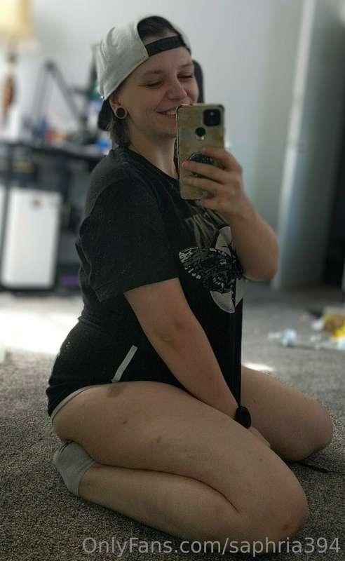 In the middle of cleaning up so I can maybe get down and dir..