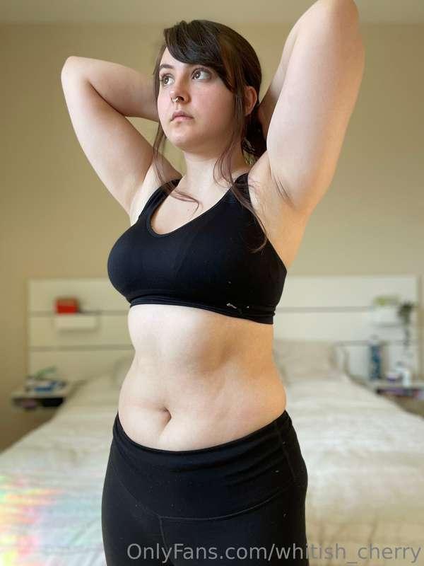 This is the last photoshoot in the old house! I just moved t..