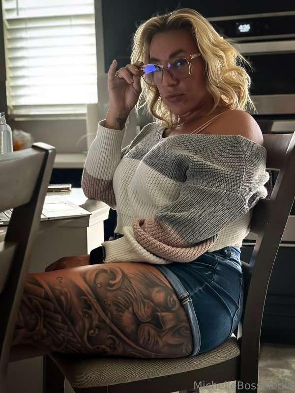 naughty businesswoman vibes👀