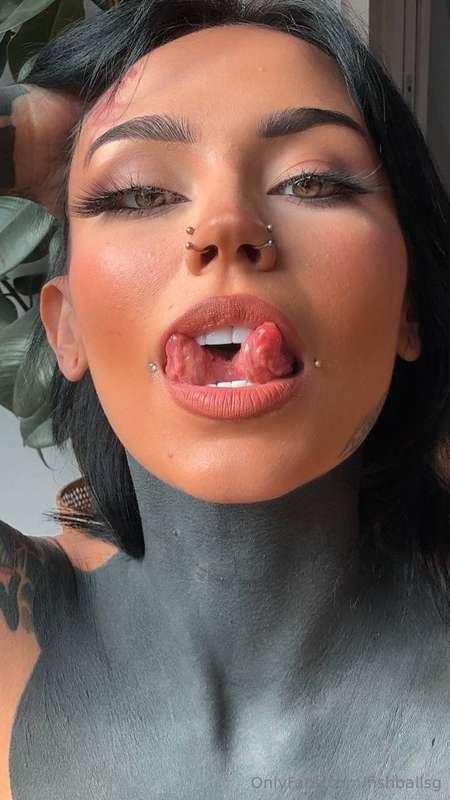 Guess what this can do 💋