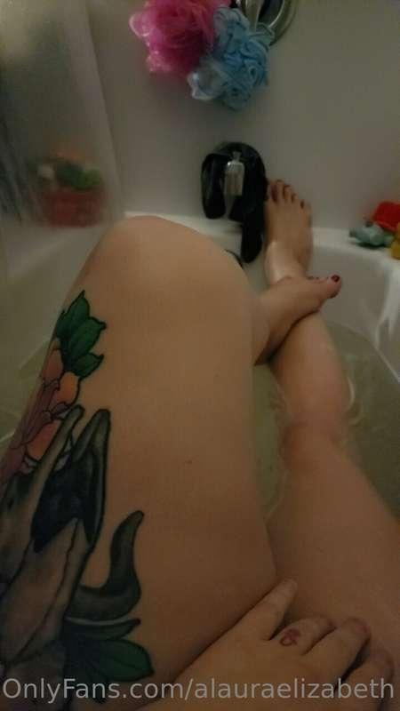 Cold days call for HOT baths...
Wanna join?😈