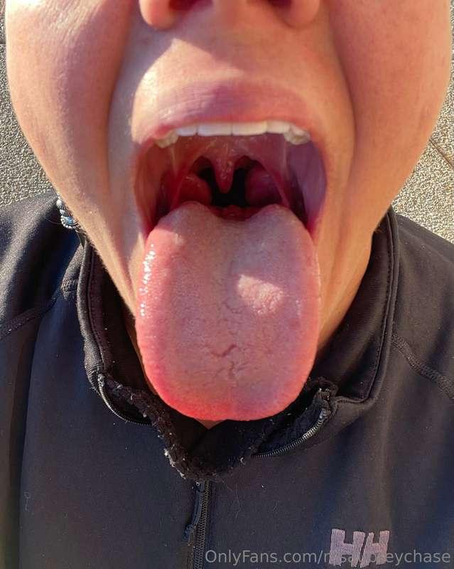 🌤️👅