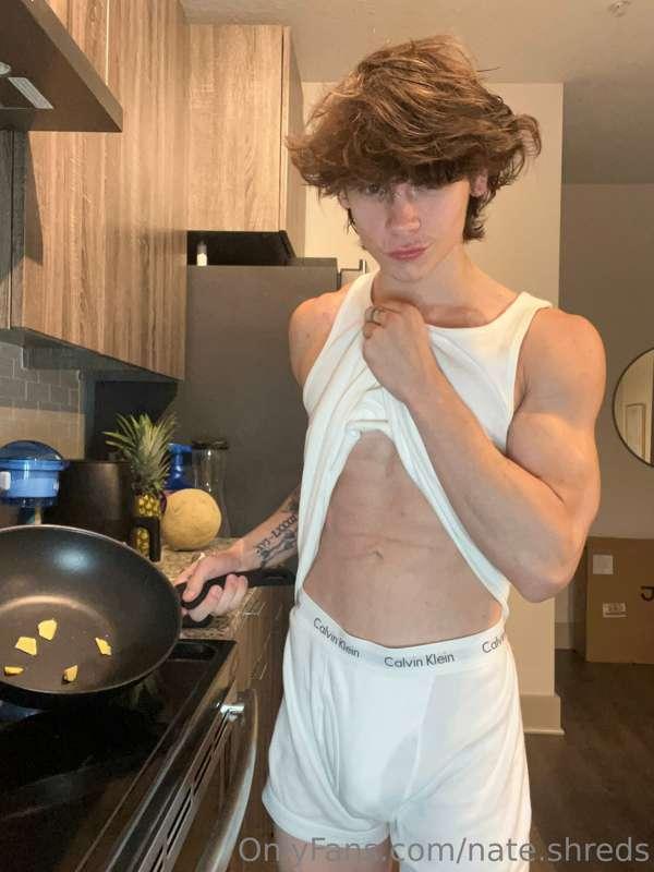 If you hungry I have a whole lot of sausage  on my VIP @shre..