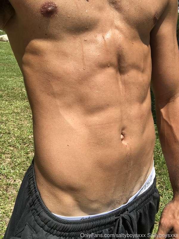 Workin up a good sweat outside today 💪🏼 Trying to decide if ..