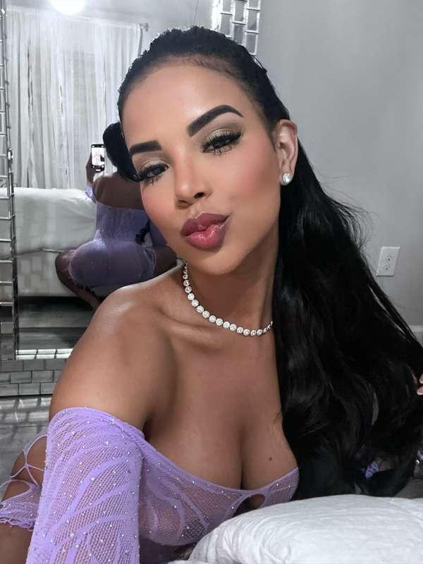 NEW CONTENT OUT NOW! 😈🩷