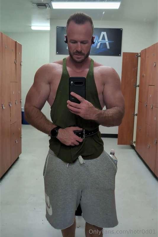 Serious pump. Still in the cutting phase. I'm down 17lbs. Tr..