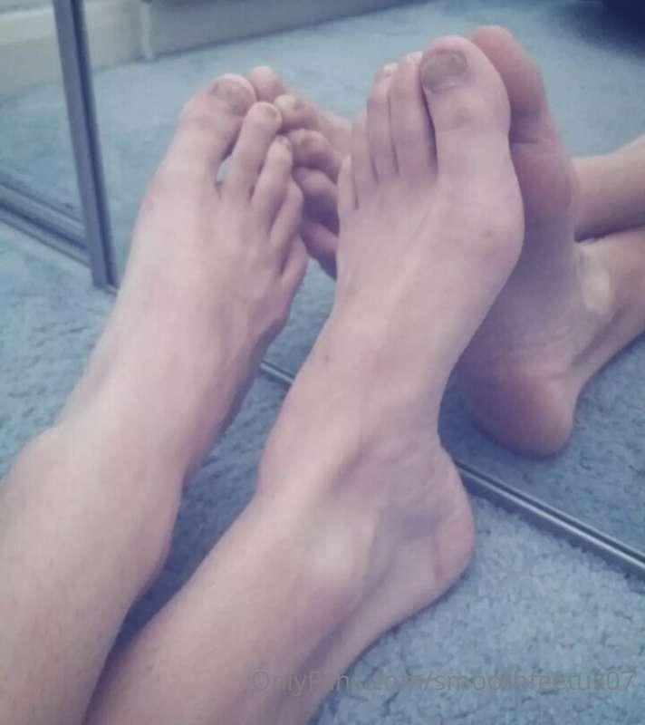 Reflections capture more angles😍👣❤