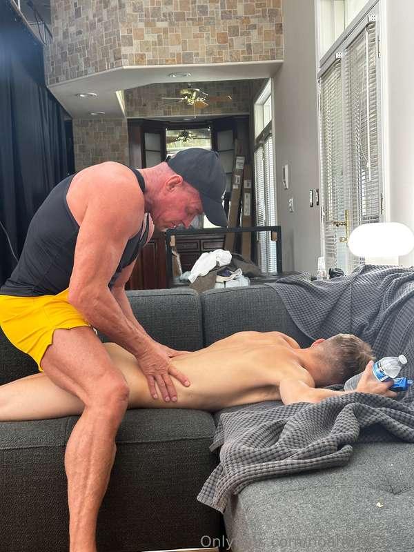 morning massages are the best @acebanner 