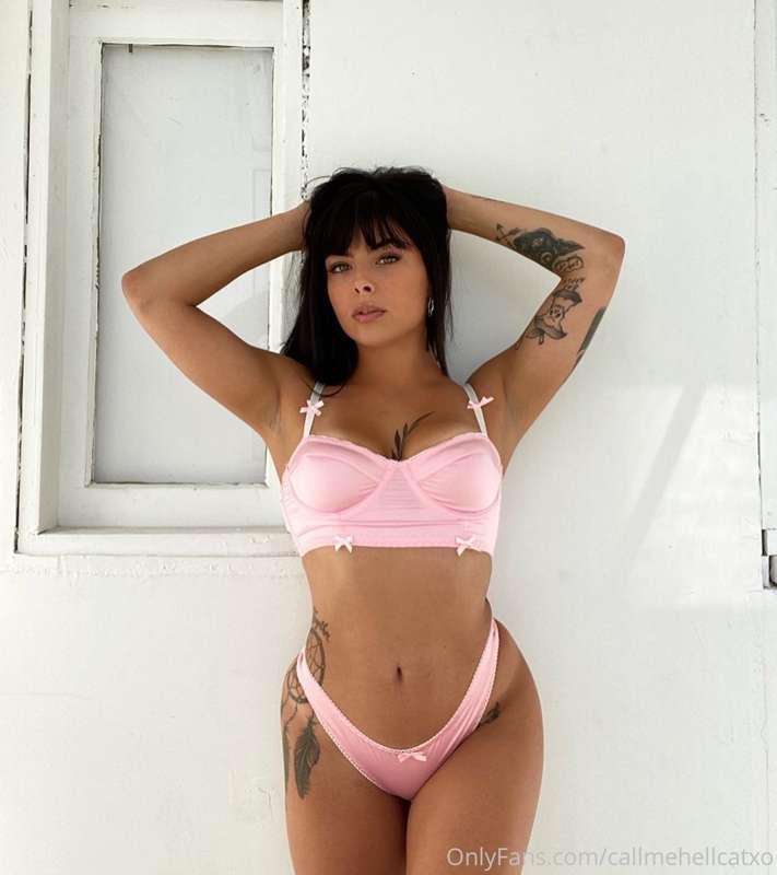 Looking tight in this bikini 👙 🍒