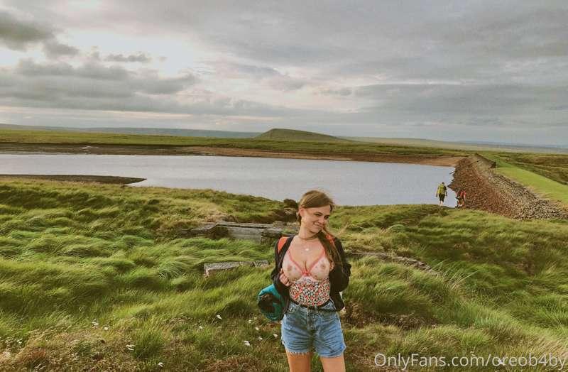 a wild hoe in her natural habitat 🌾