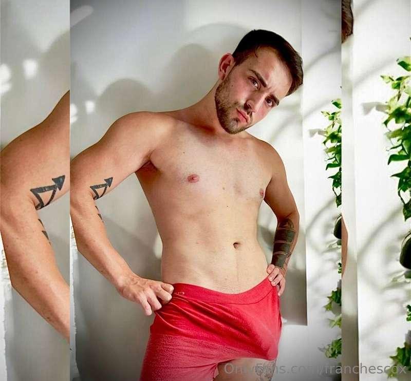 ✨ Ripped and horny ✨23 years old 🤭up or down 🍆 I love sharin..