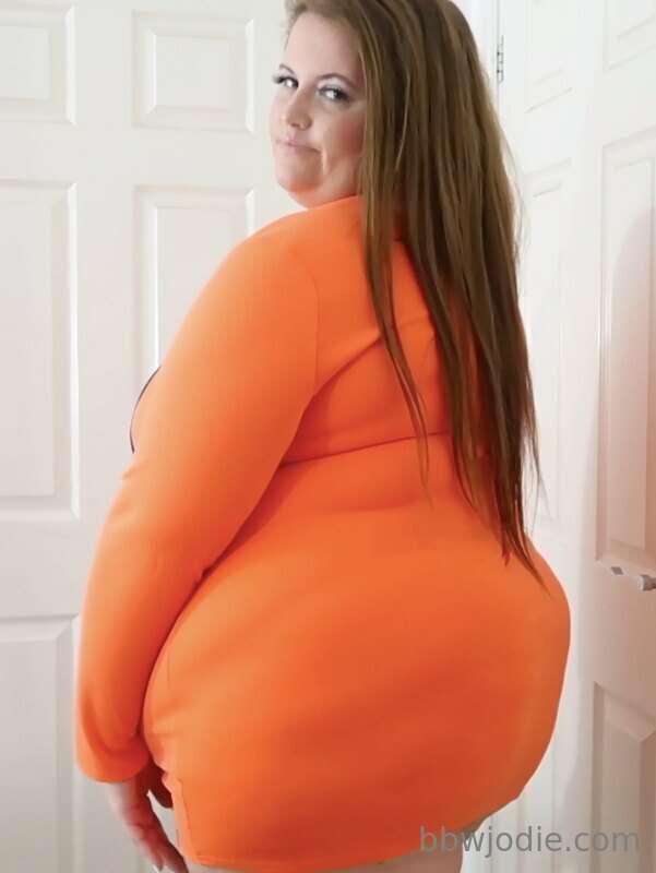 Can you see my cellulite through this dress? 🧡