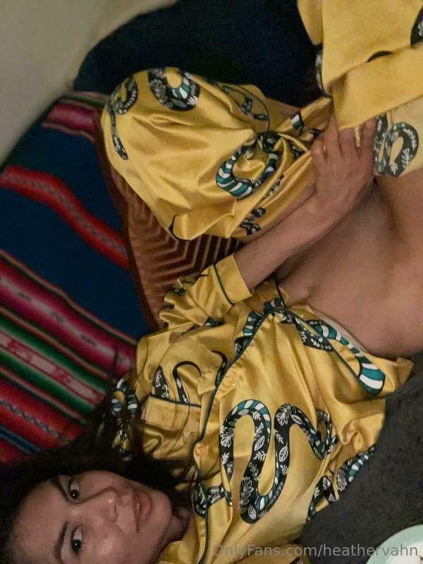 Take off my pajamas and make me yours🥵