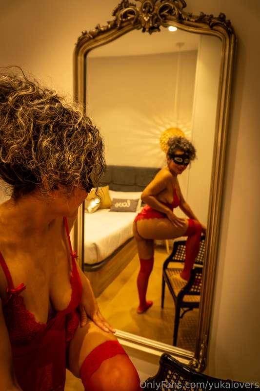 ✨Dressed in red underwear and red stockings, I show you my c..