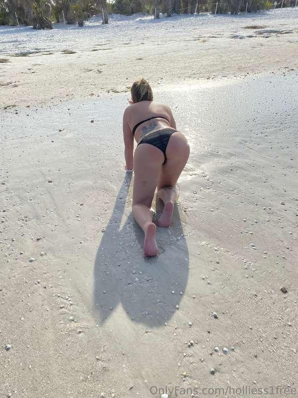 https://onlyfans.com/holliess join my naughty side! You will..