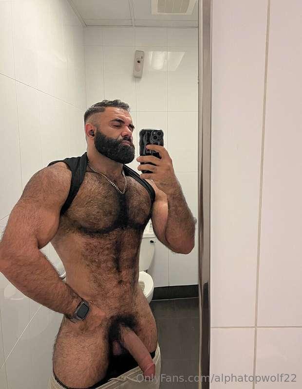 Daddy got horned up during his workout see big booty bottoms..