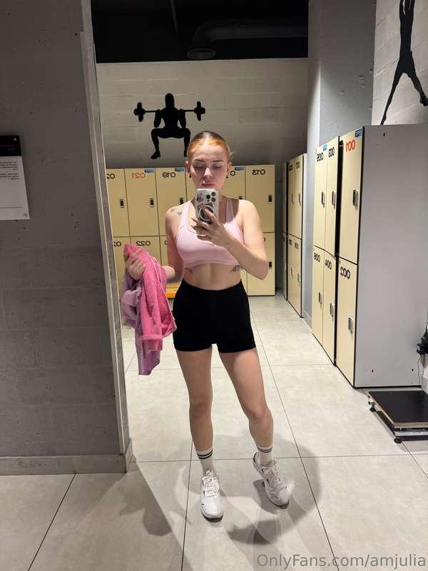 Sunny morning at the gym! Today I'm ready for a productive w..