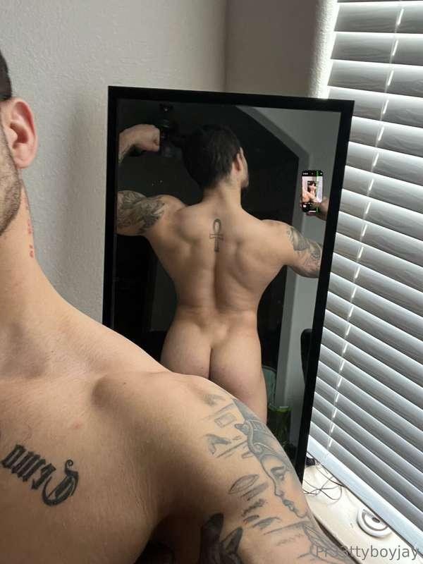 Who’s a fan of 🍑? 😈