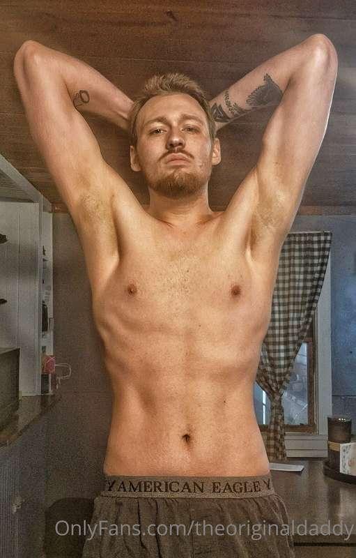 Flexing the day away 😘