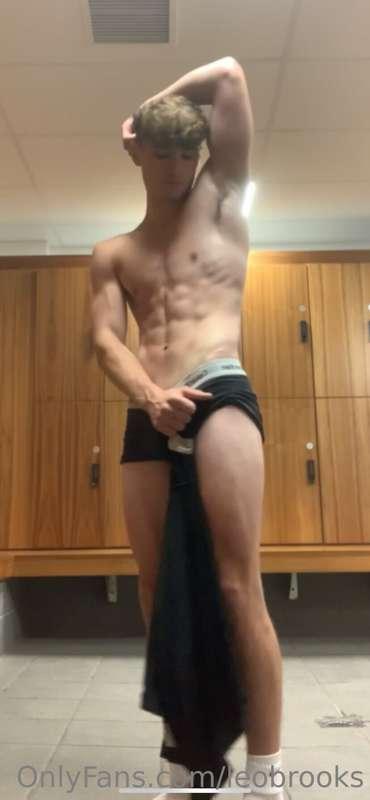 gym update💪🏻 can you imagine me all sweaty?👀