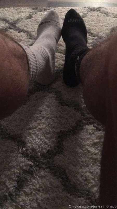I’ve been told I have nice feet too would anyone care to see..