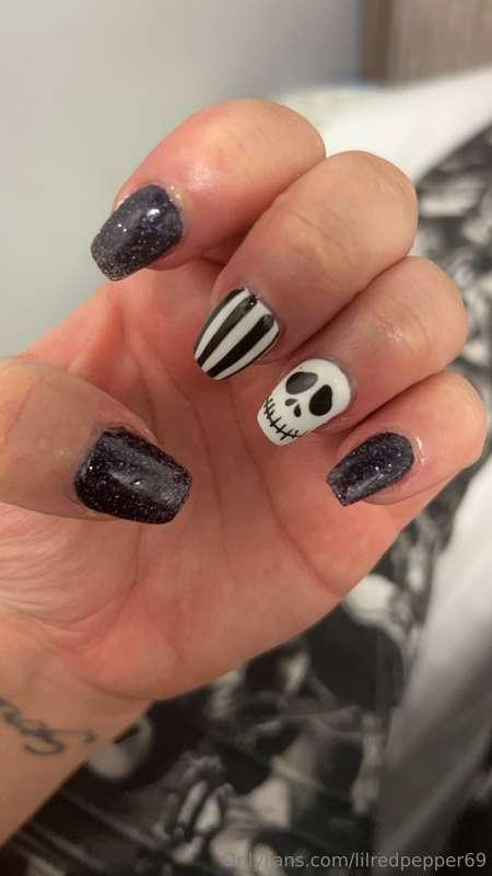 Do you approve?! Would these look good spreading my lips for..